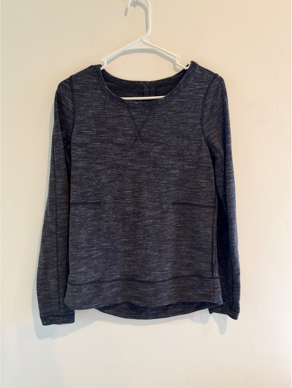 Lululemon Women’s Size 4 Heathered Charcoal Gray Long Sleeve Pullover Top